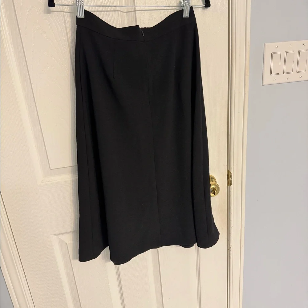 Elegant Black Pleated Skirt - Midi length - Picture 3 of 3